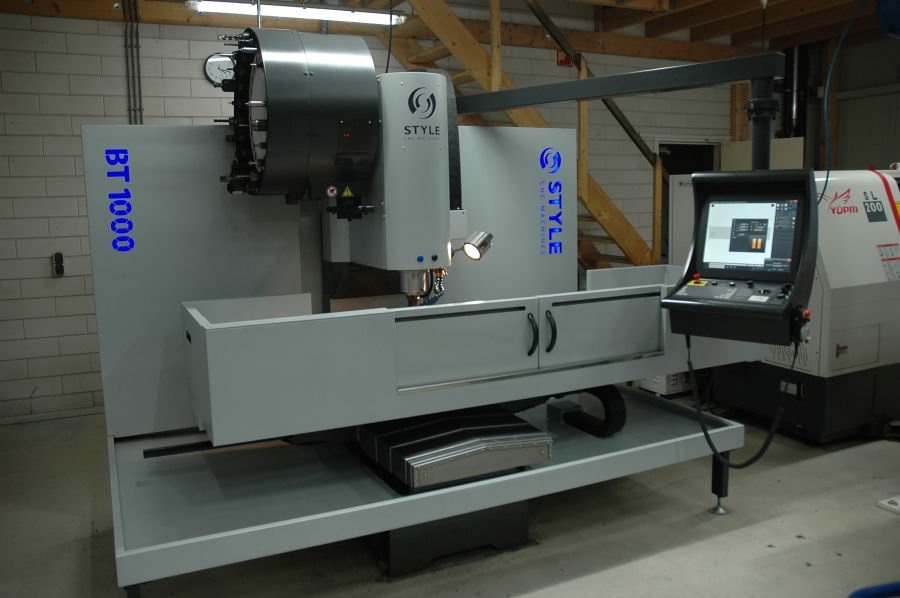 CNC Freesbank bij Rainbow Industry in Aalten