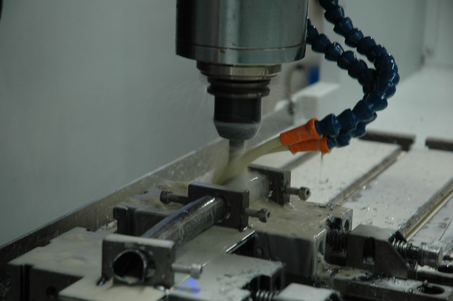 Framebuizen frazen in de CNC Freesbank